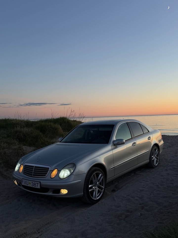 2004 Mercedes-Benz E-Class